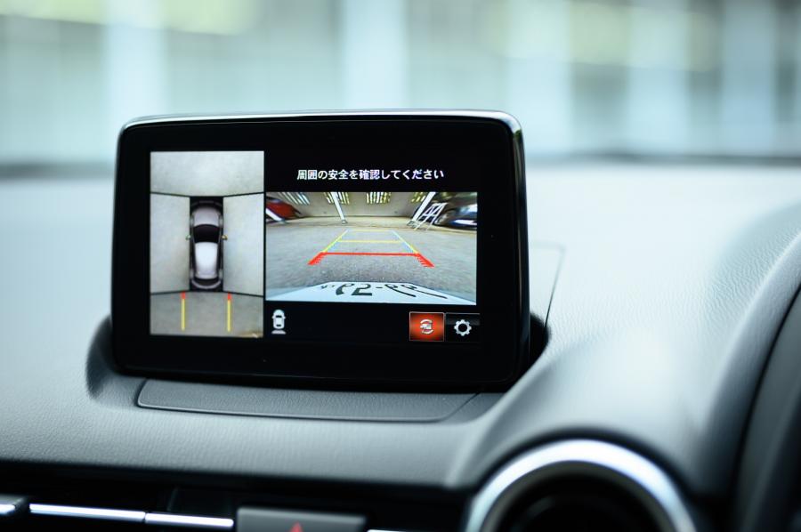 Детали интерьера Mazda2 2019 года  (JP) (фото 9 из 20)